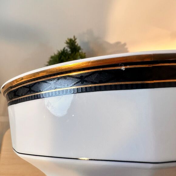 Fine China Christopher Stuart Bowl
by CHRISTOPHER STUART - Picture 11 of 11